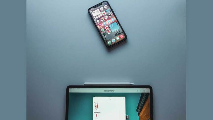 Comments: Apple's AirDrop discovered to leak users' personal data 2 years ago, still not fixed - Synopsys