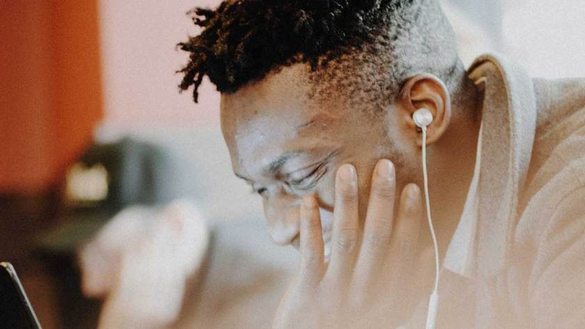 Apologies for no-shows: one in five employees have missed a call by pretending devices are updating