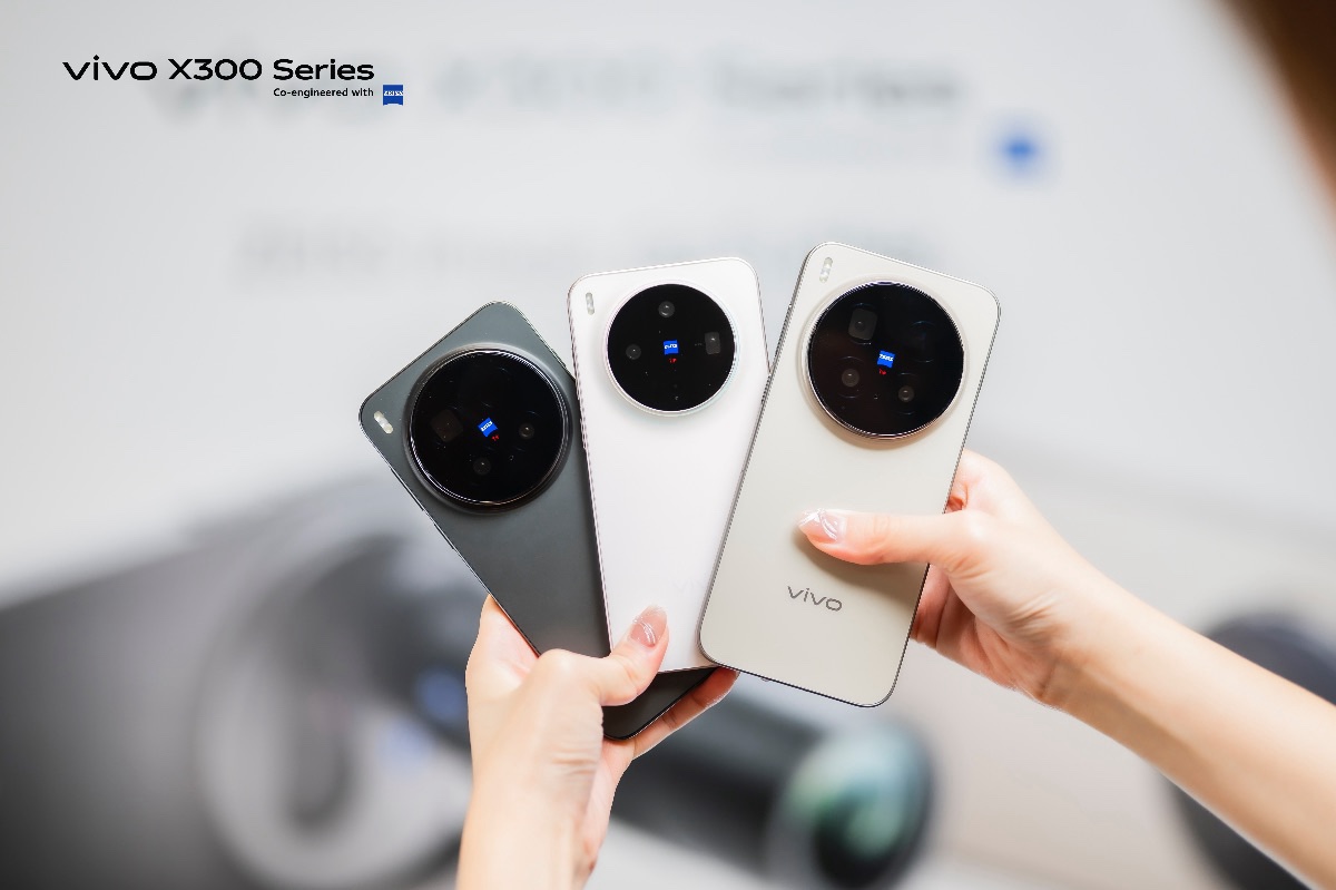 vivo Launches X300 Series in Singapore With 200MP ZEISS Cameras